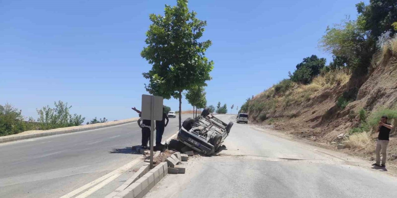 Kontrolden çıkan otomobil takla attı 4 yaralı