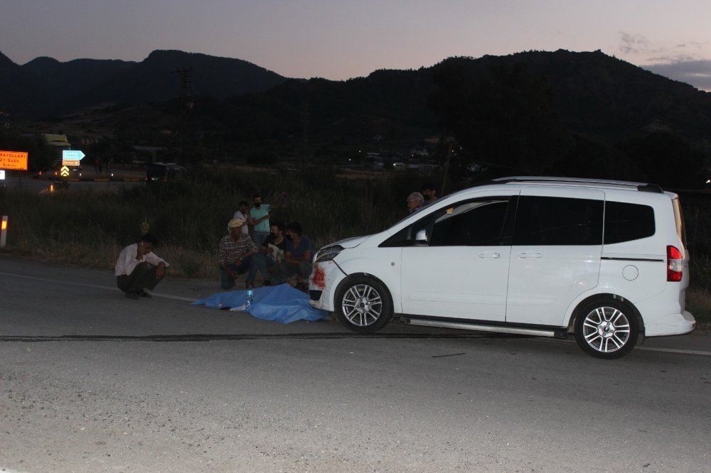 Salihli de takla atan otomobilden fırlayan sürücü feci şekilde can verdi