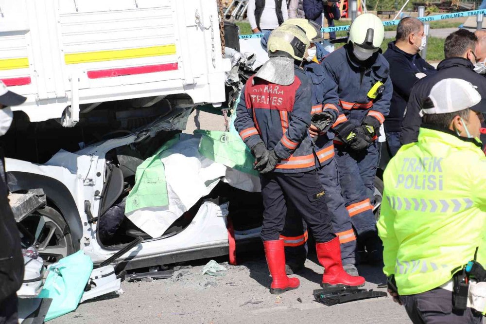 Ankara da feci kaza Nöbetten dönen doktor Rümeysa Şen hayatını kaybetti