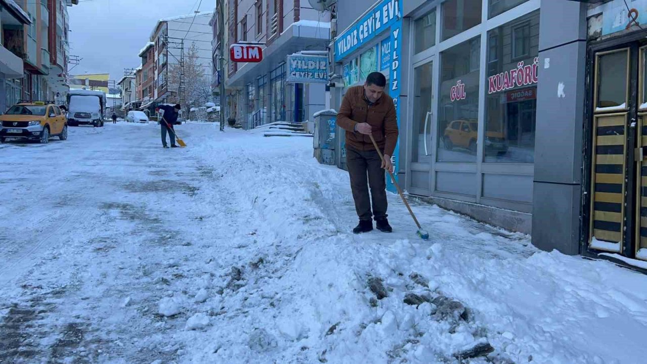 Karsta Kar Ve Tipi K Y Yolunu Ula Ma Kapad