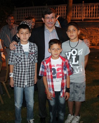 Bakan Davutoğlu, şehit ve gazi aileleriyle iftarda buluştu 6