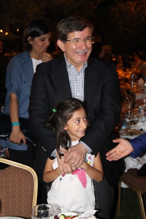Bakan Davutoğlu, şehit ve gazi aileleriyle iftarda buluştu 7