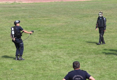 Polise Çevik Kuvvet eğitimi 1