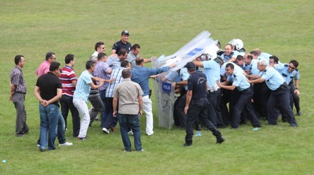 Polise Çevik Kuvvet eğitimi 10