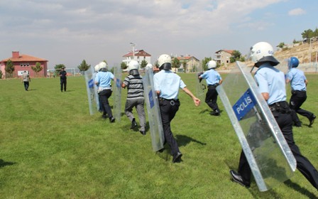 Polise Çevik Kuvvet eğitimi 3