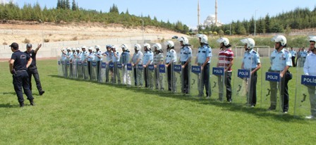 Polise Çevik Kuvvet eğitimi 4