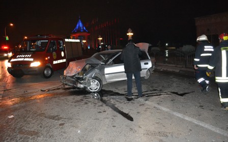 Yoldan Çıkan Otomobil Duvara Çarptı: 1 Ölü, 1 Yaralı