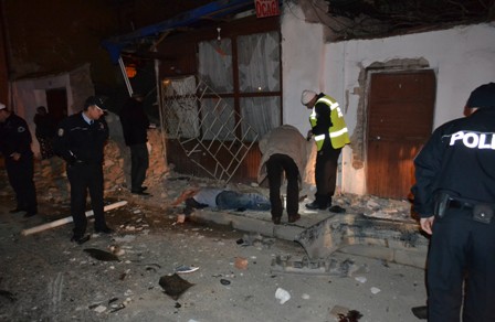 Yoldan Çıkan Otomobil Duvara Çarptı: 1 Ölü, 1 Yaralı