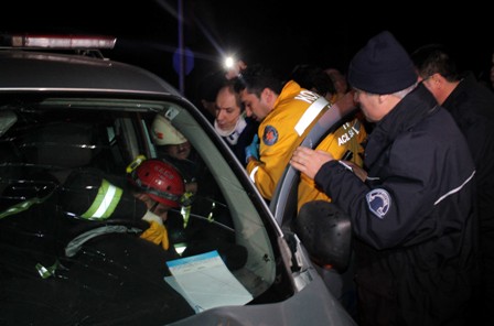 Polis otosu ile minibüs çarpıştı