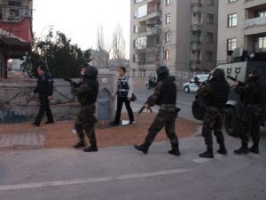 Örgüt liderine baskın