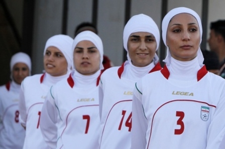 Bayan futbol takımından erkek çıktı 1