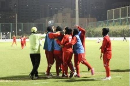 Bayan futbol takımından erkek çıktı 10