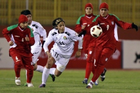 Bayan futbol takımından erkek çıktı 18