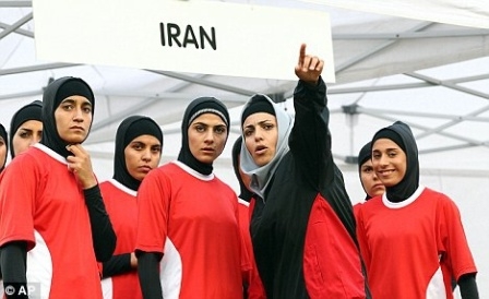 Bayan futbol takımından erkek çıktı 19