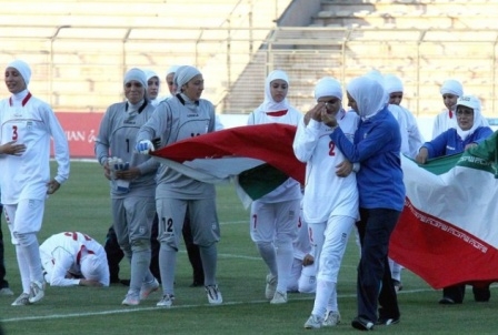 Bayan futbol takımından erkek çıktı 2