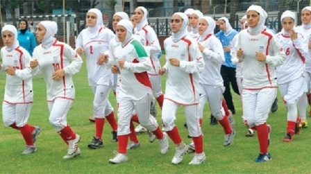 Bayan futbol takımından erkek çıktı 4