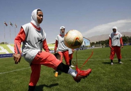 Bayan futbol takımından erkek çıktı 6