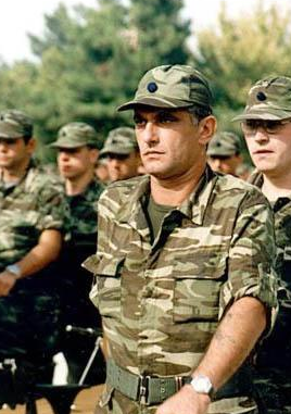 Kuşum Aydının şaşırtan askerlik fotoğrafı 42