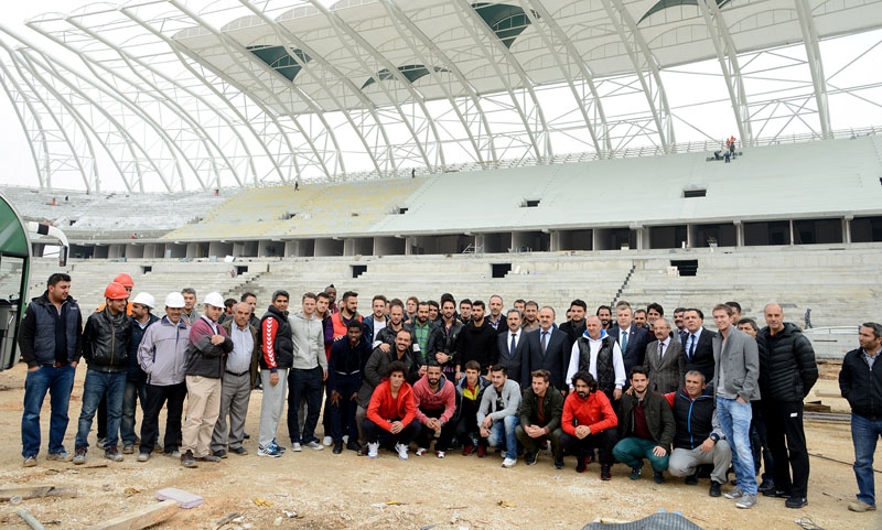 KONYASPORLU FUTBOLCULAR YENİ KONYA STADI'NI GEZDİ 13