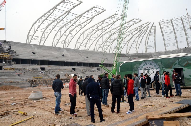 KONYASPORLU FUTBOLCULAR YENİ KONYA STADI'NI GEZDİ 8