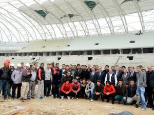 KONYASPORLU FUTBOLCULAR YENİ KONYA STADI'NI GEZDİ