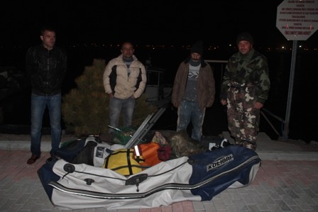 Fırtınada Nedeniyle 4 Balıkçı gölde mahsur kaldı 8