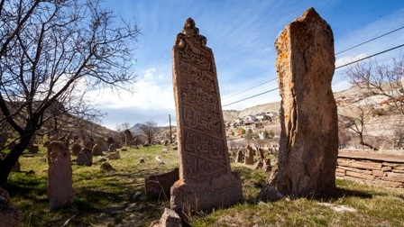 Tarihi mezar taşları kültürel zenginliğin izlerini taşıyor 12
