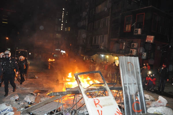 GEZİCİLER GERİ DÖNDÜ! YAKTILAR.. YIKTILAR... 126