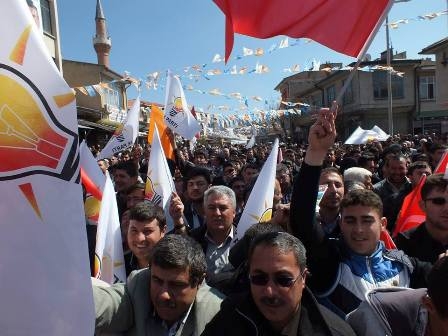 Davutoğlu Kadınhanı'nda coşkuyla karşılandı 10