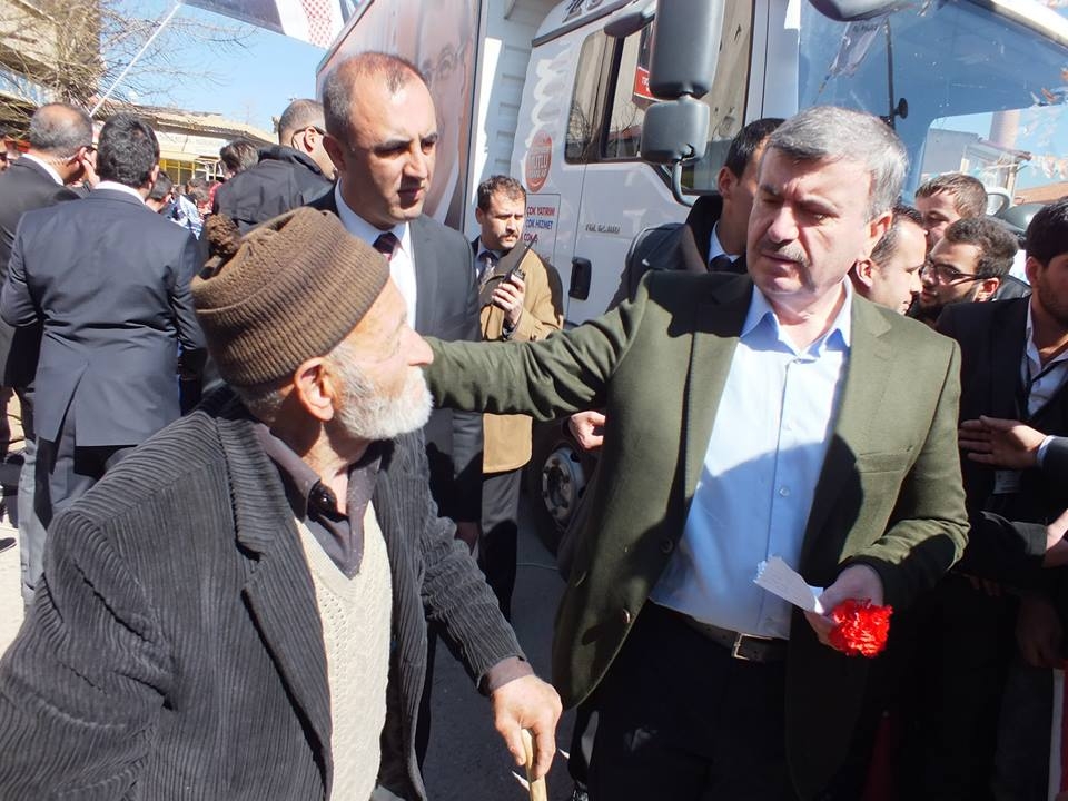 Davutoğlu Kadınhanı'nda coşkuyla karşılandı 11