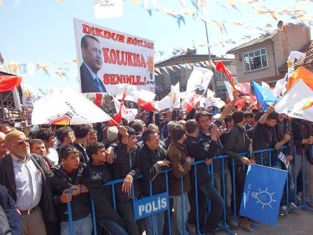 Davutoğlu Kadınhanı'nda coşkuyla karşılandı 12