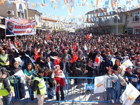 Davutoğlu Kadınhanı'nda coşkuyla karşılandı