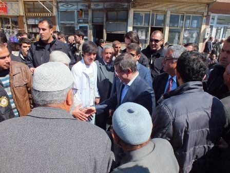 Davutoğlu Kadınhanı'nda coşkuyla karşılandı