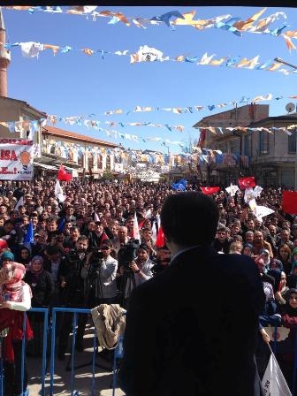 Davutoğlu Kadınhanı'nda coşkuyla karşılandı