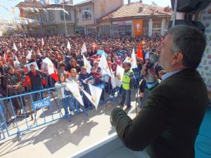 Davutoğlu Kadınhanı'nda coşkuyla karşılandı