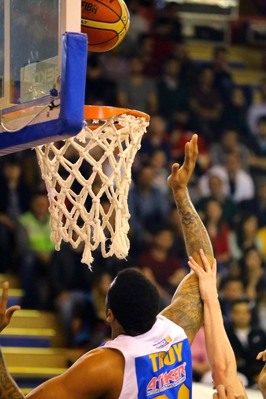 TORKU SELÇUK ÜNİVERSİTESİ: 55 - FENERBAHÇE ÜLKER: 80 12