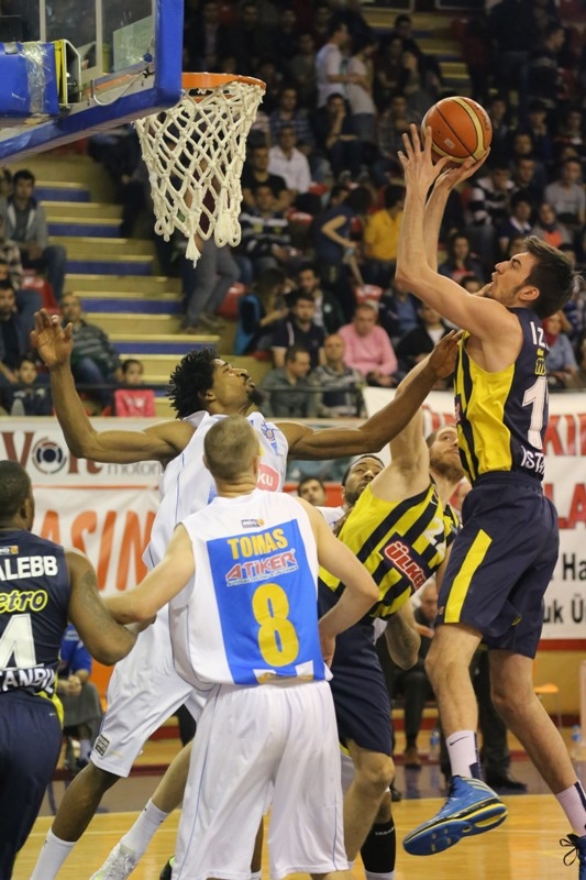 TORKU SELÇUK ÜNİVERSİTESİ: 55 - FENERBAHÇE ÜLKER: 80 4
