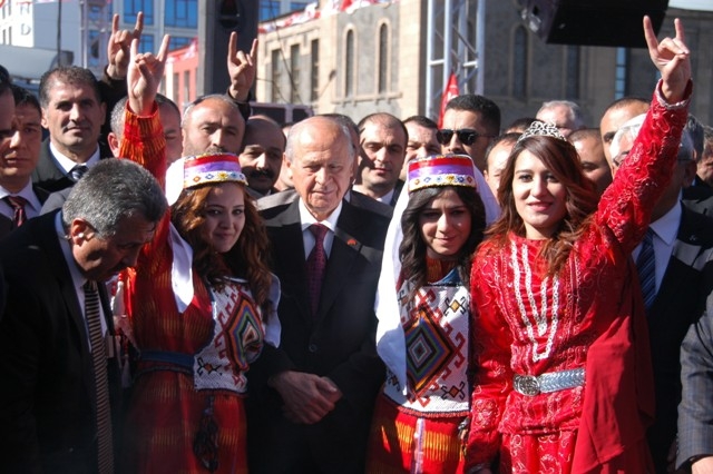 Seçim meydanları rengarenk 100