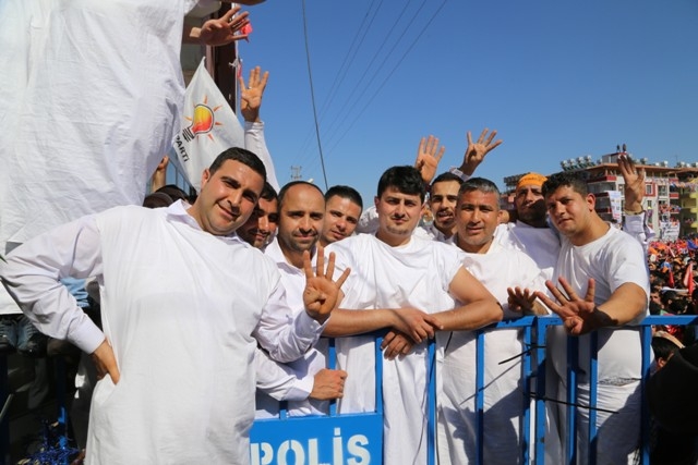Seçim meydanları rengarenk 106