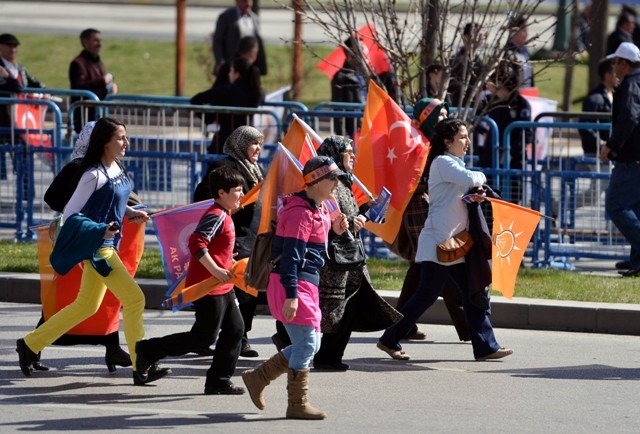 Seçim meydanları rengarenk 110