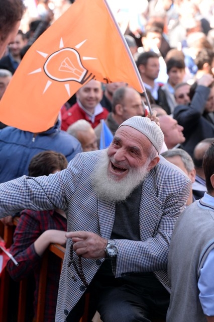 Seçim meydanları rengarenk 140