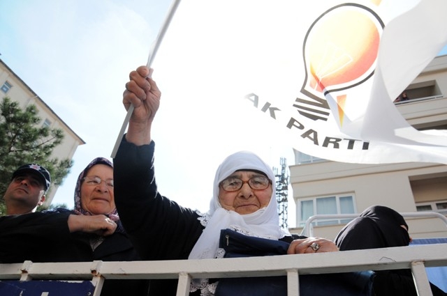 Seçim meydanları rengarenk 166