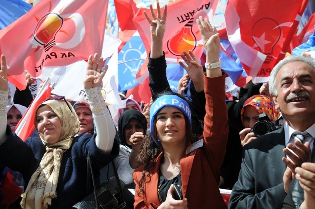 Seçim meydanları rengarenk 167