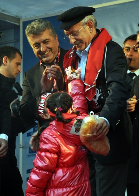 Seçim meydanları rengarenk 182