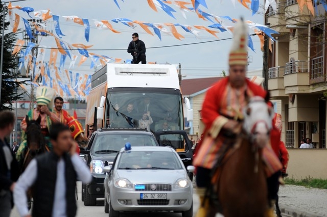 Seçim meydanları rengarenk 187