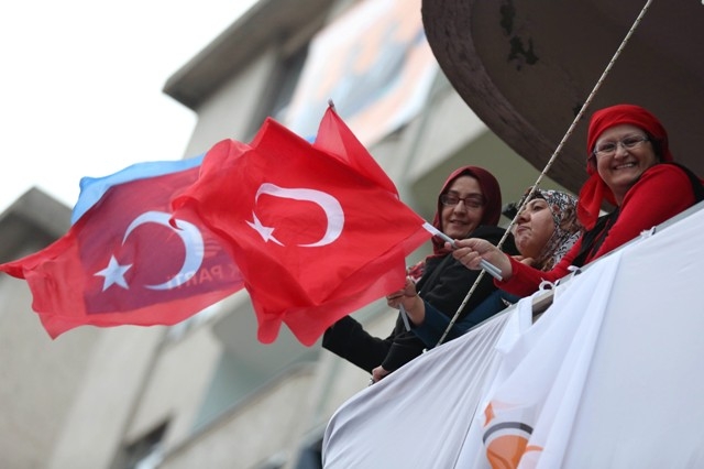 Seçim meydanları rengarenk 204