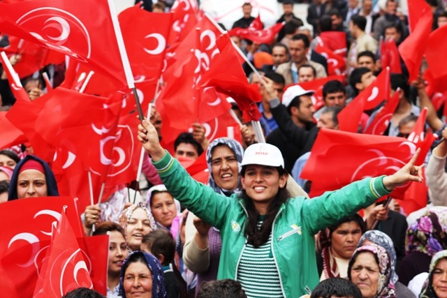 Seçim meydanları rengarenk 208