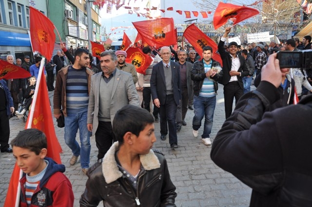 Seçim meydanları rengarenk 40