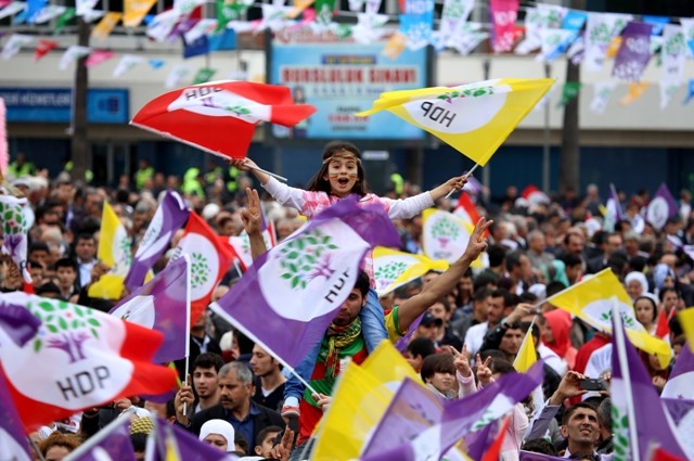 Seçim meydanları rengarenk 49