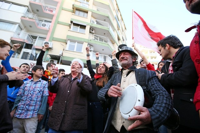 Seçim meydanları rengarenk 56
